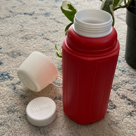 Vintage thermos | plastic | made in Canada - Picture 4 of 6